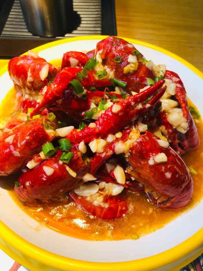 虾皇小龙虾-"小龙虾个头不小,很新鲜肉也很满,母虾有黄.