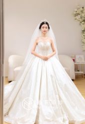 -曼青婚纱礼服馆