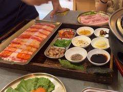 -围炉肉舍•炭烤活鳗•丹东海鲜烤肉(步行街店)