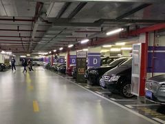 -阳光滨江天地尚湾里-地下停车场