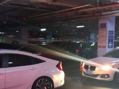 -大润发杨浦店-停车场