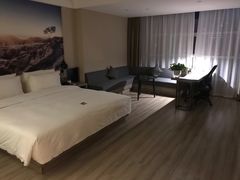 -榆林榆阳西路火车站亚朵酒店