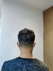 -诗悦发型烫染SALON