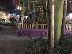 -茅草房·河畔园林火锅