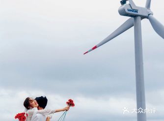 想用尽所有美好的词汇来形容这里 一排排白色的风格是在