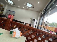 -闽粤一牛潮汕牛肉火锅