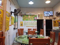 大堂-华哥新鲜猪精品美食