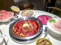 -茅草房·河畔园林火锅