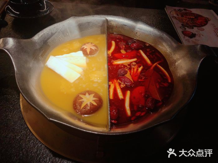 湊湊火锅·茶憩(世博大道店)台式麻辣花胶鸡鸳鸯锅图片