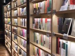 -猫的天空之城概念书店(杭州南宋御街店)