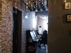 -红河谷晴天别墅轰趴馆