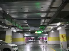 -爱琴海购物公园-地下停车场