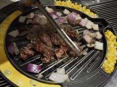 -山野的朋友露营炭火烤肉