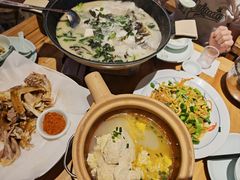 -头上红煨盐鸡·非遗院子餐厅