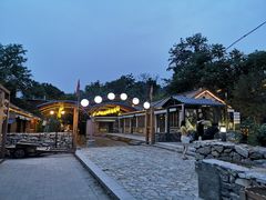 -百里峡七彩艺术小镇