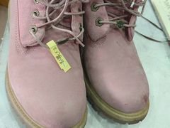 粉色鞋磨砂鞋油渍 -A&G奢侈品护理(万科旗舰店)