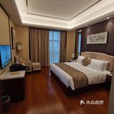 地下室有车位（住宿完领停车券）