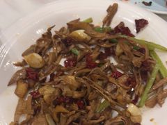 湖北笋干炒牛肚-丹江口渔村·湘味厨房(桃园店)