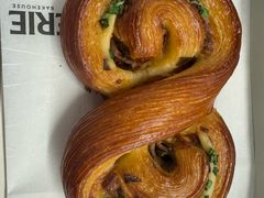 -VERIE BAKEHOUSE