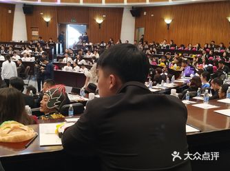 能容纳很多人，公司年会、尾牙都在这里