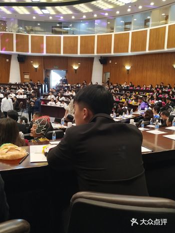 能容纳很多人，公司年会、尾牙都在这里