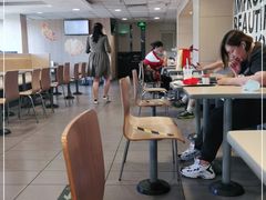 大堂-麦当劳(军博店)