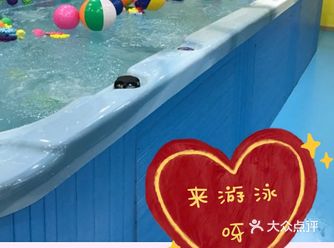 宝宝的大动作能力的发展不是很好，我在家里愁的不得了