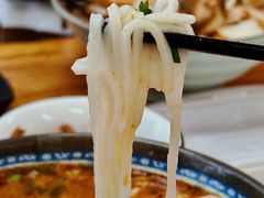 -巍山𤆵肉饵丝