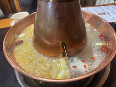 -果松木炭酸菜铜火锅·外婆参鸡汤