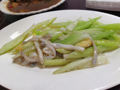 西芹炒沙虫-连家船海鲜大排档·20年闽菜店(厦大店)