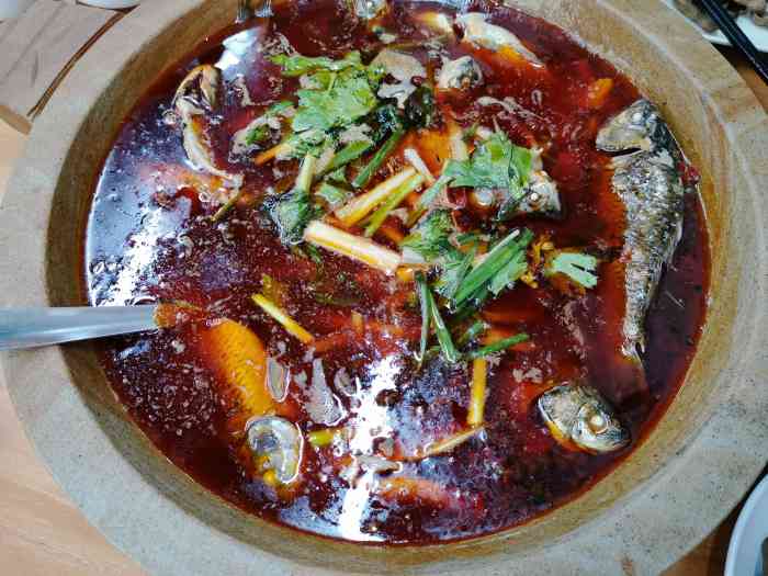 四季渔歌-"朋友家楼下新开的一家土鲫鱼 去的时候时间.