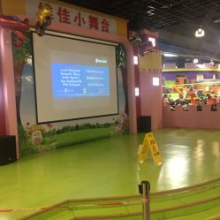 -维佳童话镇演出现场(徐东店)