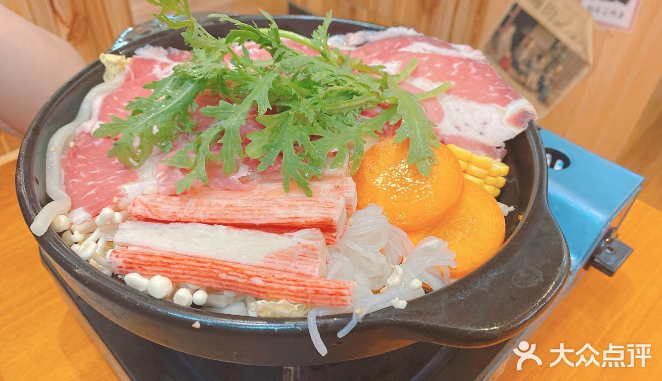 服务：服务生都蛮好的，上菜也很快速