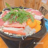 服务：服务生都蛮好的，上菜也很快速