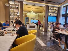 -上海虹桥中心爱琴海亚朵S酒店