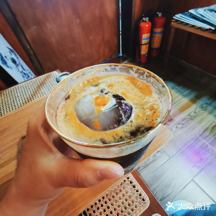 藏在居民楼下的6号咖啡店