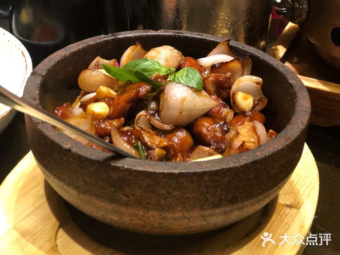 青年公社烤鸭(宝杨宝龙广场店)三杯鸡图片
