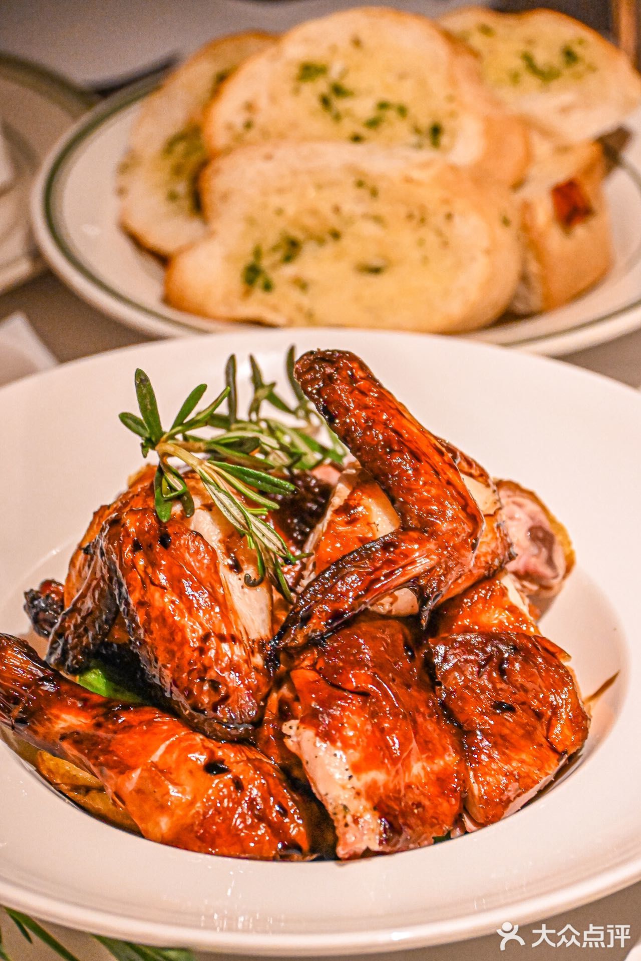 对这家的披萨🍕和牛排入了迷