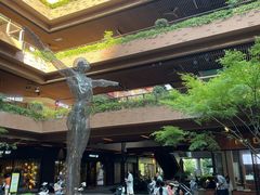 -瑞虹新天地月亮湾