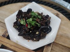 酸辣蕨根粉-三里屯土灶炖公鸡地锅鸡(江东店)