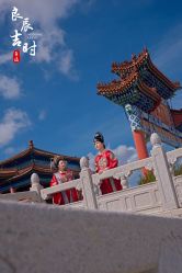 -现代经典婚纱摄影