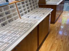 -MiRi眼镜连锁·蔡司·尼康控优点合作店(莘庄店)