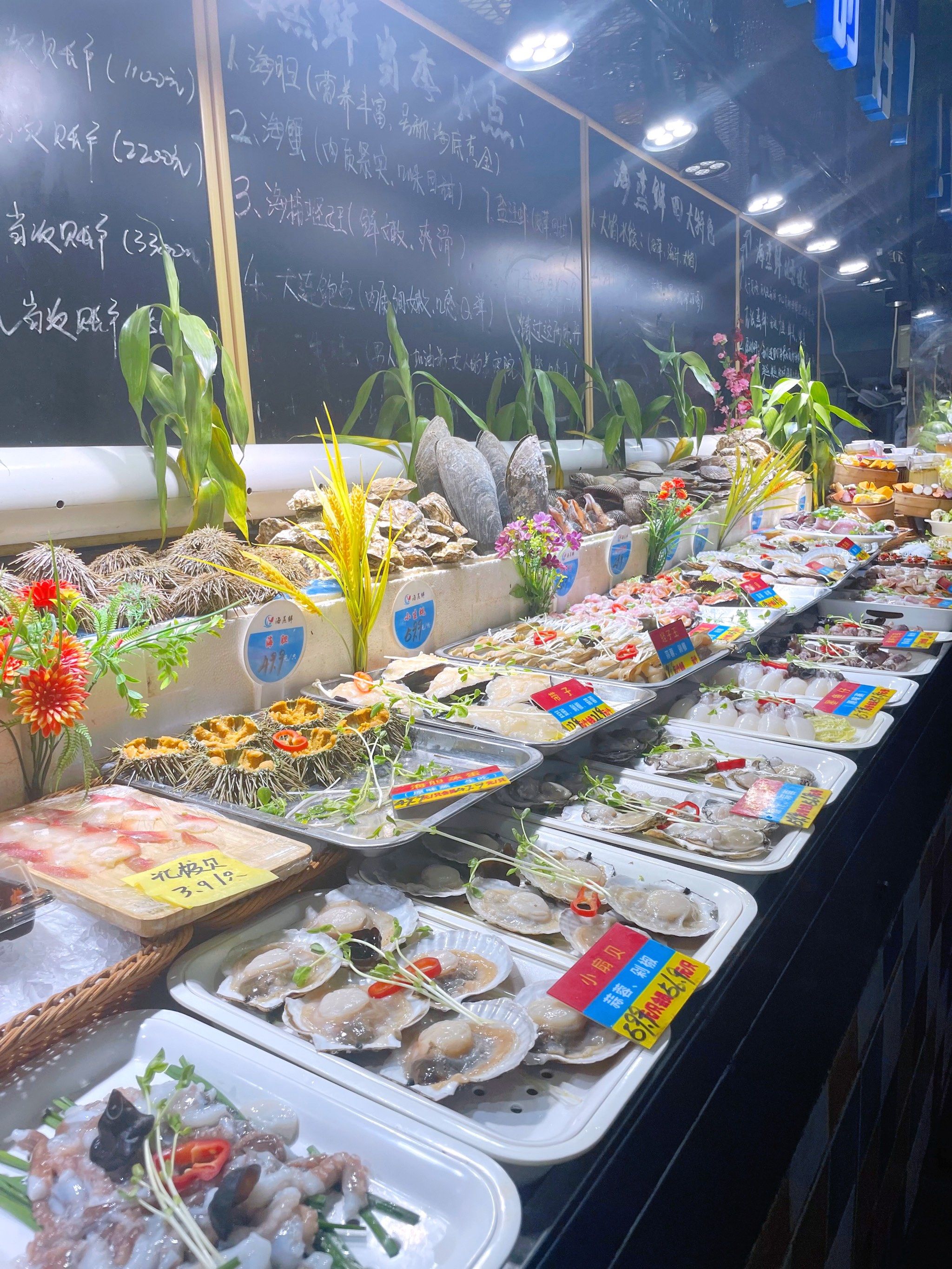 隐藏在道路中的蒸汽海鲜