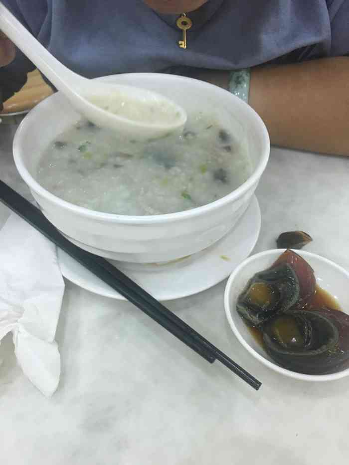 长生源粥店(医院路店)-"78:一大碗的皮蛋鸡肉粥,我最喜欢吃了.以.