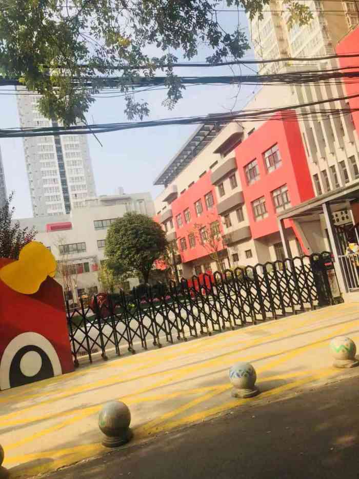 西铁第一幼儿园"这家幼儿园以前就在家的小区里面,不过现在.