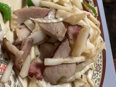 腊肉炒鲜笋-农家土菜老煨锅(木鱼镇店)