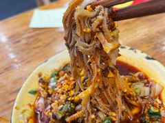 -拈签一笑黄牛肉辣卤串串