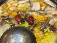 -香巴拉云南餐厅(华莱坞店)