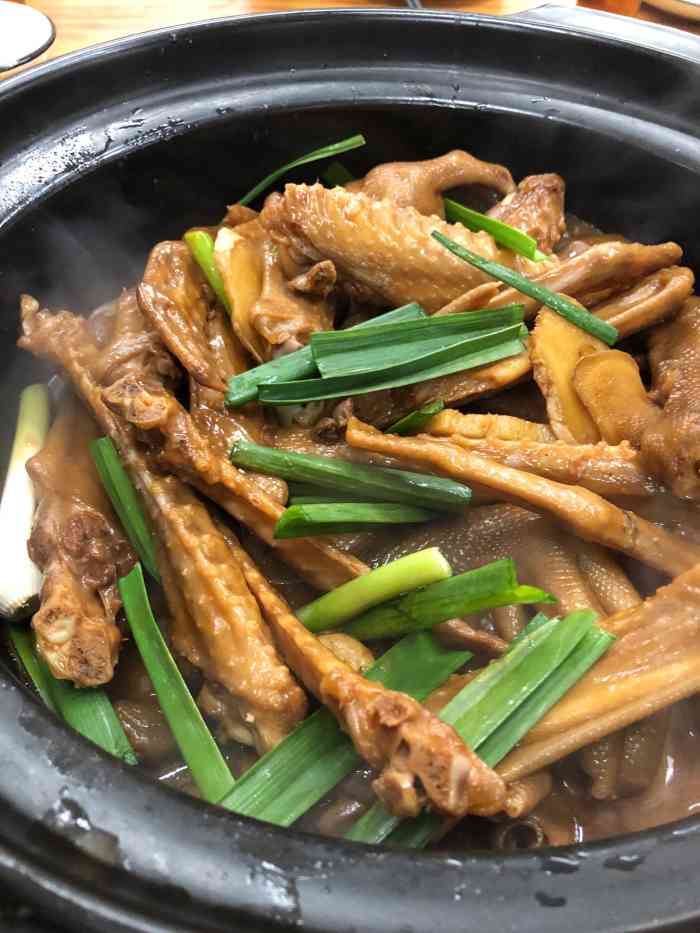 清远大鹅湾-"听朋友讲呢度吃掌翼煲好正,甘岩就系妈妈住.