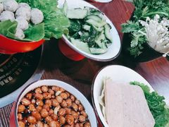 -虾弄弄海派小龙虾·牛羊蝎子火锅